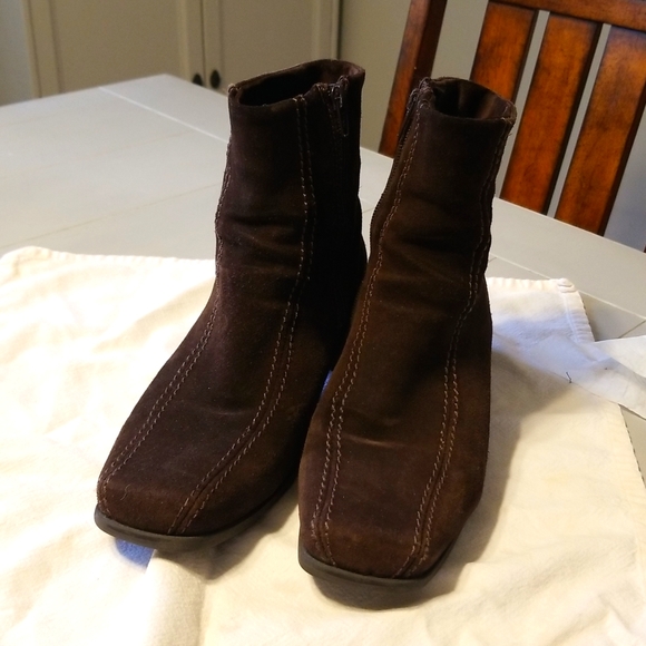 La Canadienne waterproof dark brown suede bootie 9 W - Picture 1 of 16